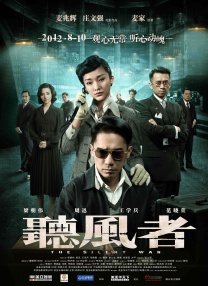美女露出尿口让男生捅